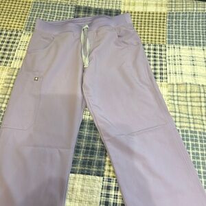 Figs Kade Cargo Lavender Dew scrub pants size small!